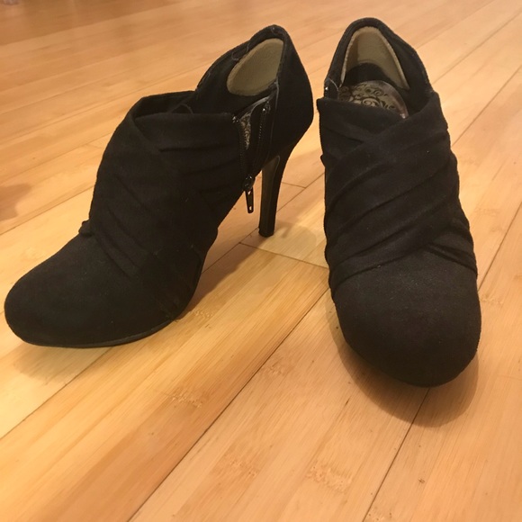 Mossimo Supply Co. Shoes - Black Platform Closed Toe Heels